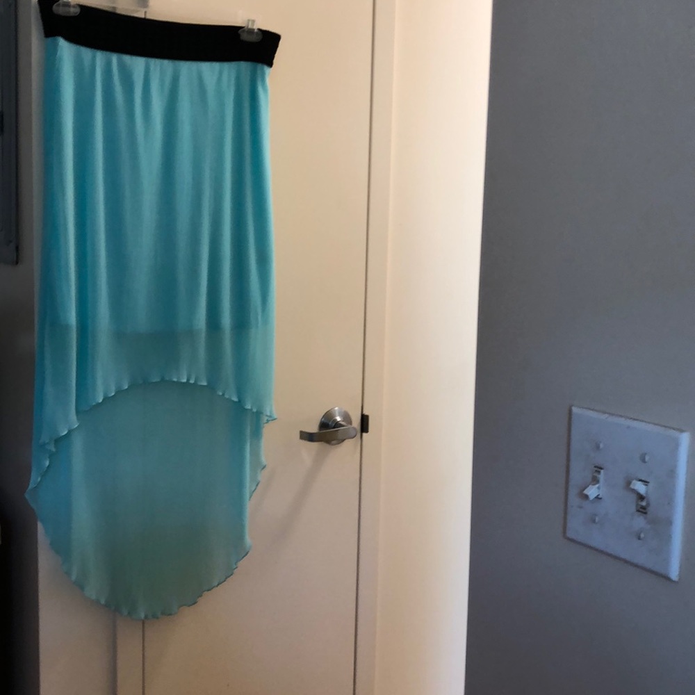 A mint green skirt midi skirt.